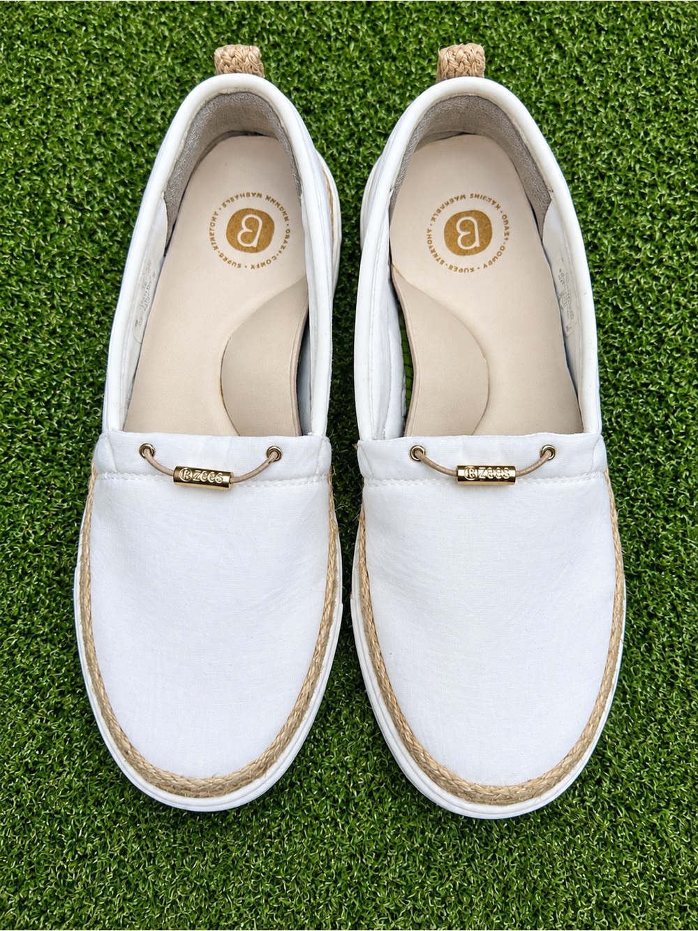 BZEES Maui White Slip-On Shoes – Women’s Size 9